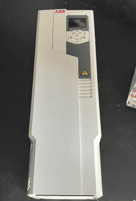 ONE ABB Inverter ACS580-01-106A-4 55KW NEW