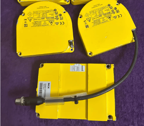 Sonstige Steckverbinder und Leitungen   MICSX-ABIZZZZZ1