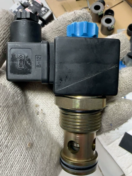 A brand new 24V CLASS F OD15 proportional plug-in valve from Rexroth