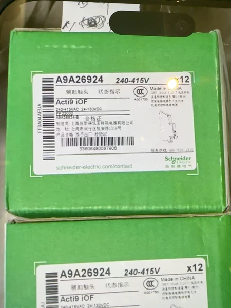 A9A26924 Schneider auxiliary contacts brand new packaging 59 pieces in stock