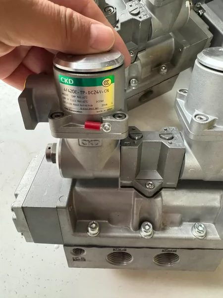 CKD solenoid valve model 4F420E-TP-DC24V-CN brand new original
