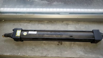 Parker hydraulic cylinder model CBC3LR2LS34MC-M1
