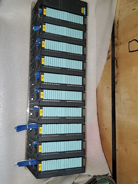 Siemens 321-1BH02-0AA0 in good condition and functioning properly requires