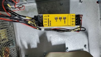 Disassemble the Weilang Wieland safety relay SNO4062K and keep it on the machine