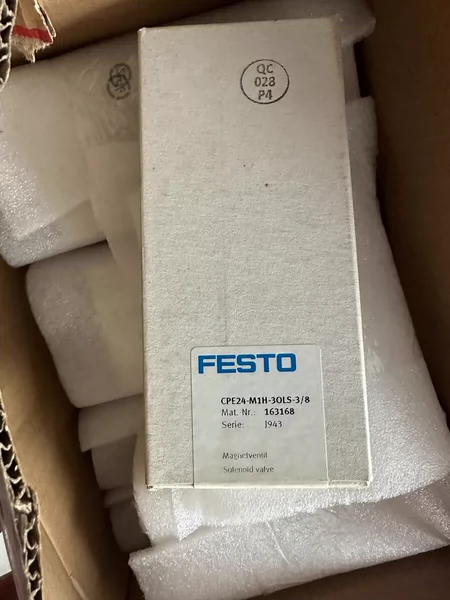 Festo solenoid valve CPE24-M1H-3OLS-3/8 1631