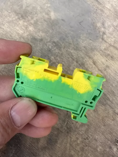 Phoenix terminal model ST4-PE brand new original and genuine The quantity is 400