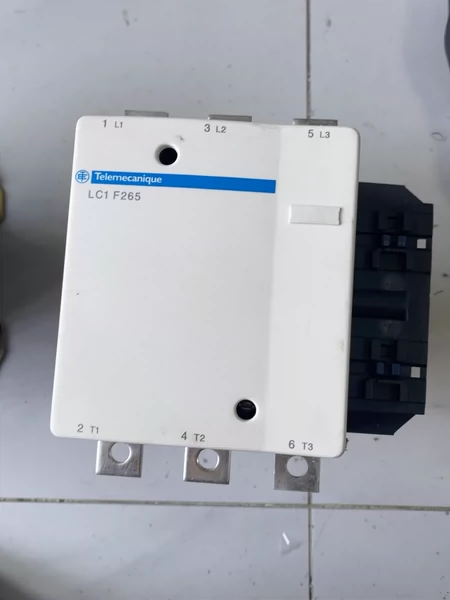 Schneider brand new LC F400 one unit