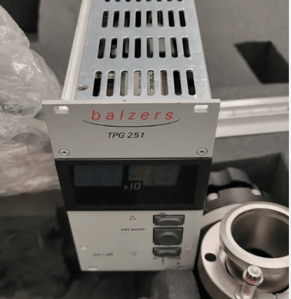 Balzer TPG251 vacuum gauge in good condition and functioning properly, needs to be sent
