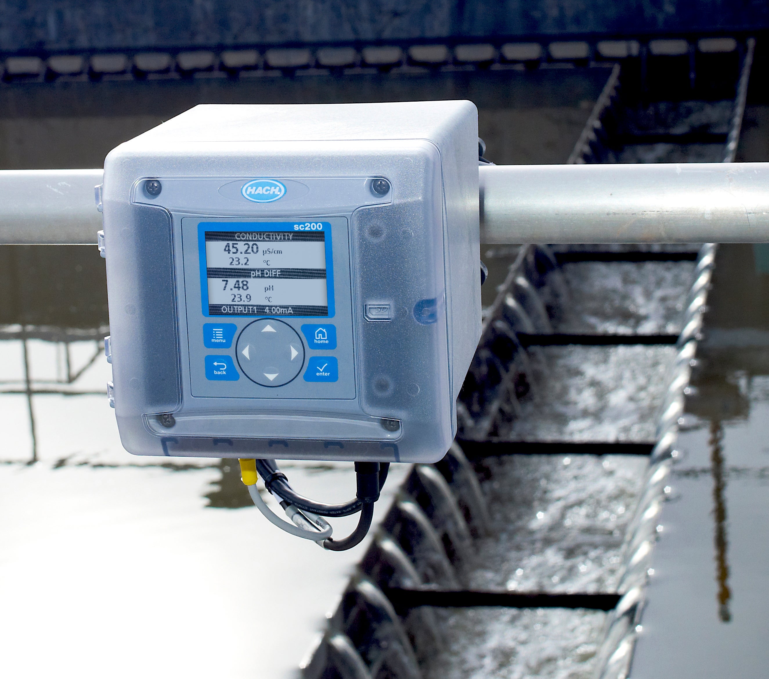 SC200 Weather and sun shield with UV protection screen