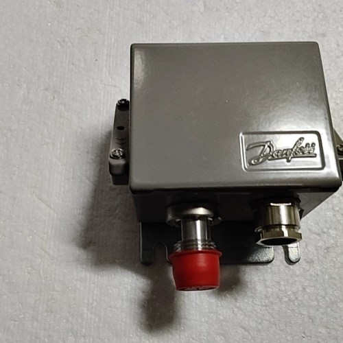 Danfoss Pressure Transmitter 084G2107 Reliable Industrial Pressure Sensor