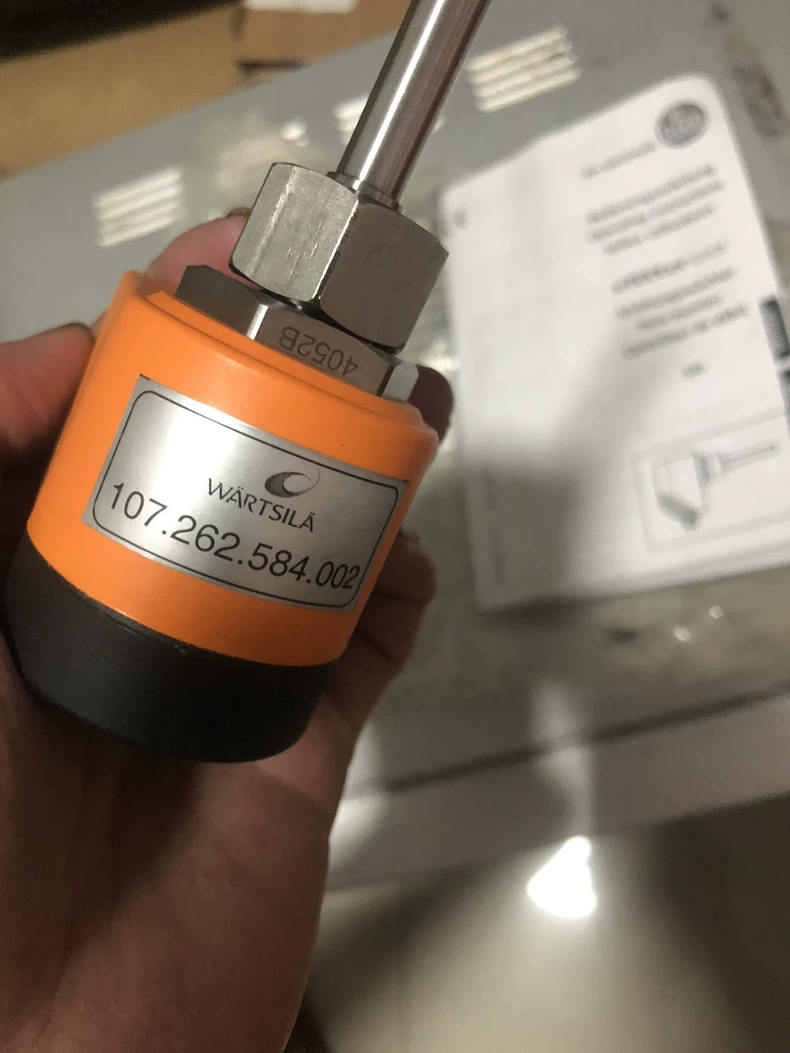 IFM Sensor 107.262.584.002 Durable Industrial Sensor Device