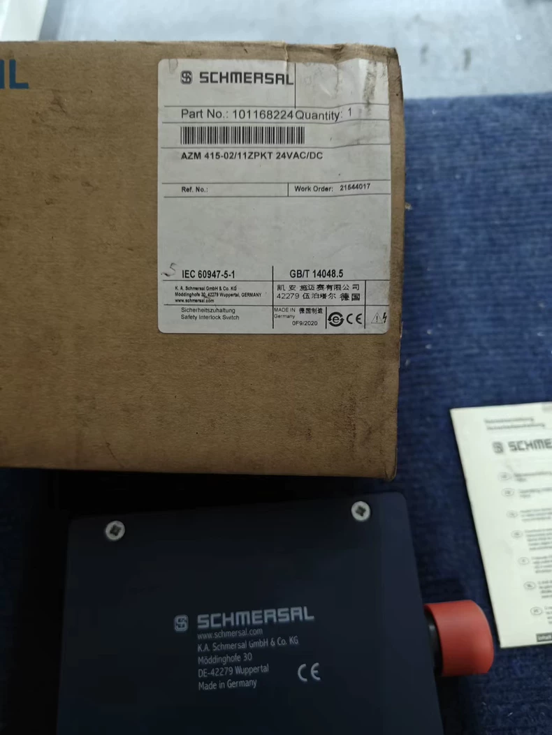 SCHMERSAL AZM 415-02/11ZPKT 24VAC/DC Safety Interlock Switch