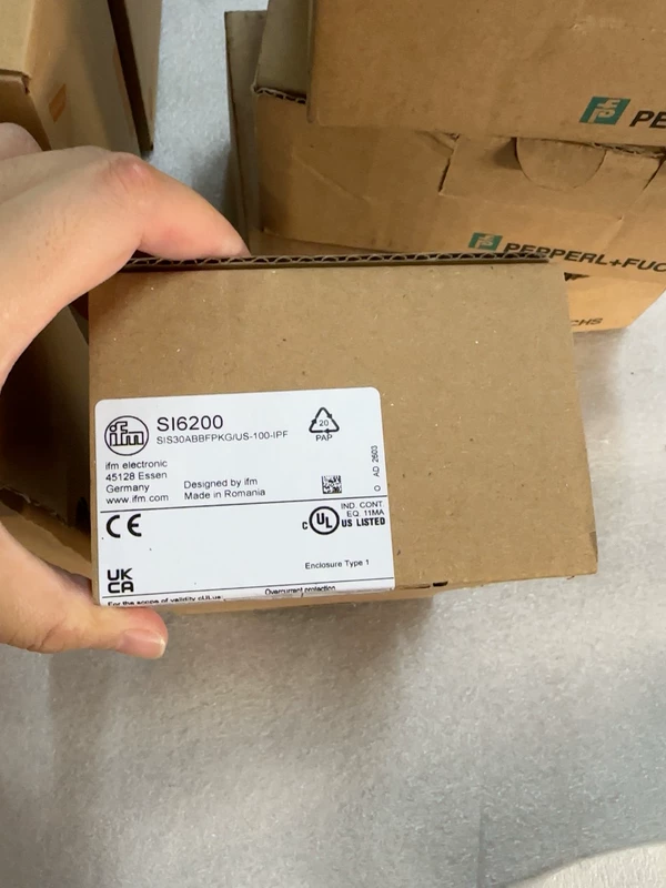 IFM SI6200 Flow Sensor - Accurate Fluid Measurement Device